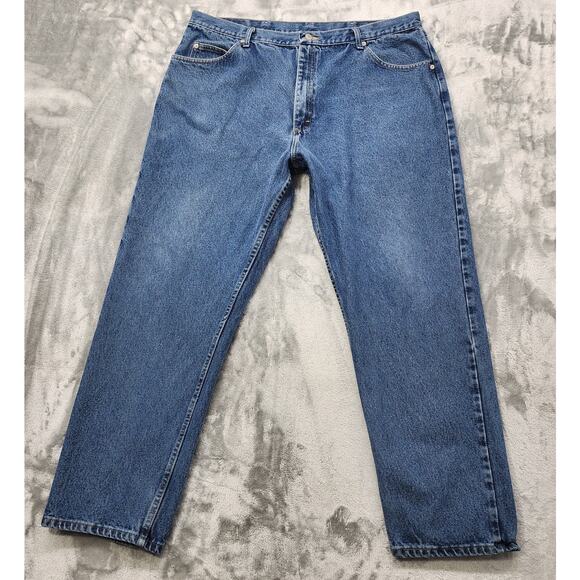 Wrangler Jeans Mens 42x32 Blue Relaxed Fit Straight Leg Denim Casual Workwear - Picture 1 of 12